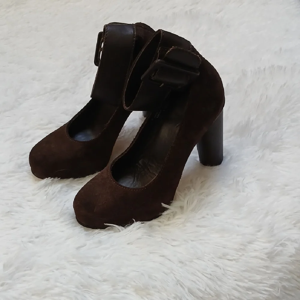 L.L. Bean Dark Brown Women's Ankle Strap‎  Heels Size 6.5 M
